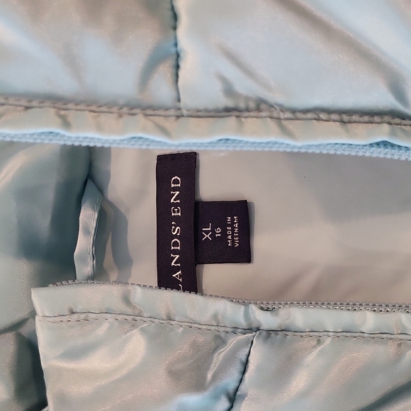 NWOT girls down vest. Size XL - Picture 2 of 6